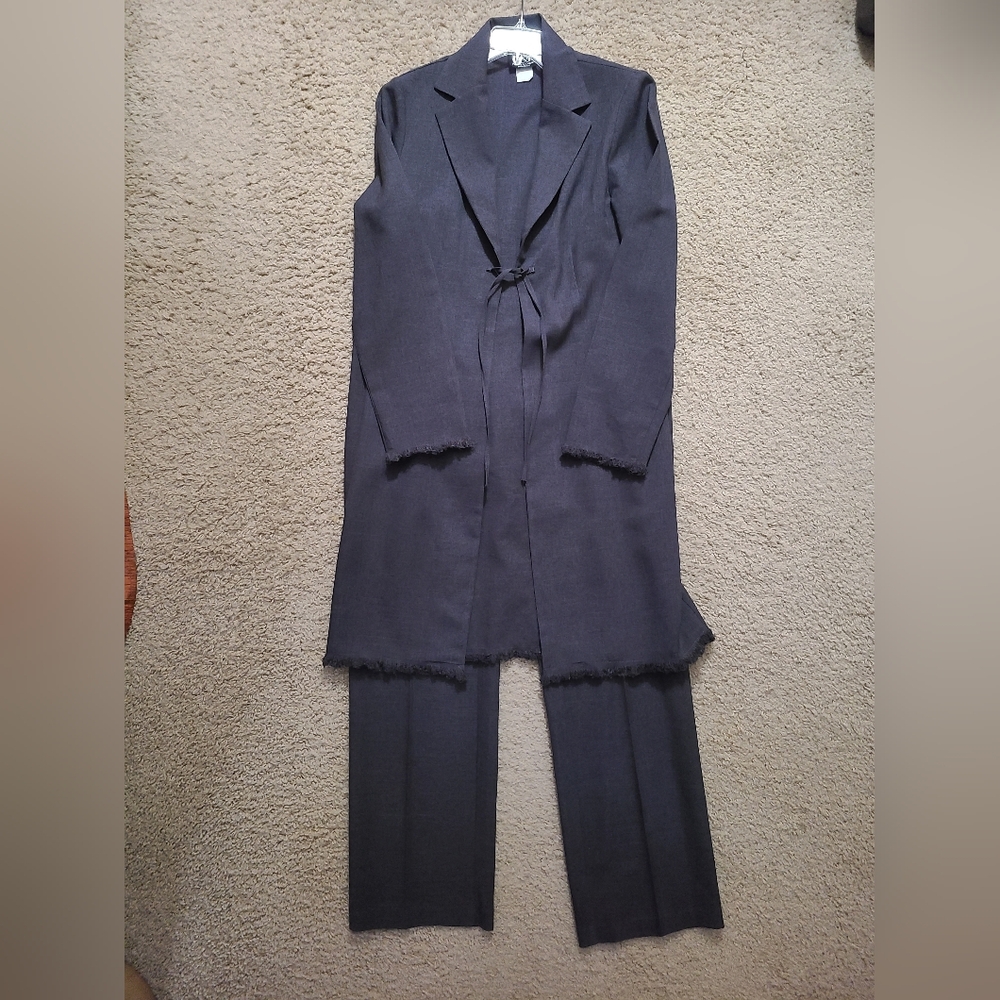 Elegant Women's Gray Pantsuit
